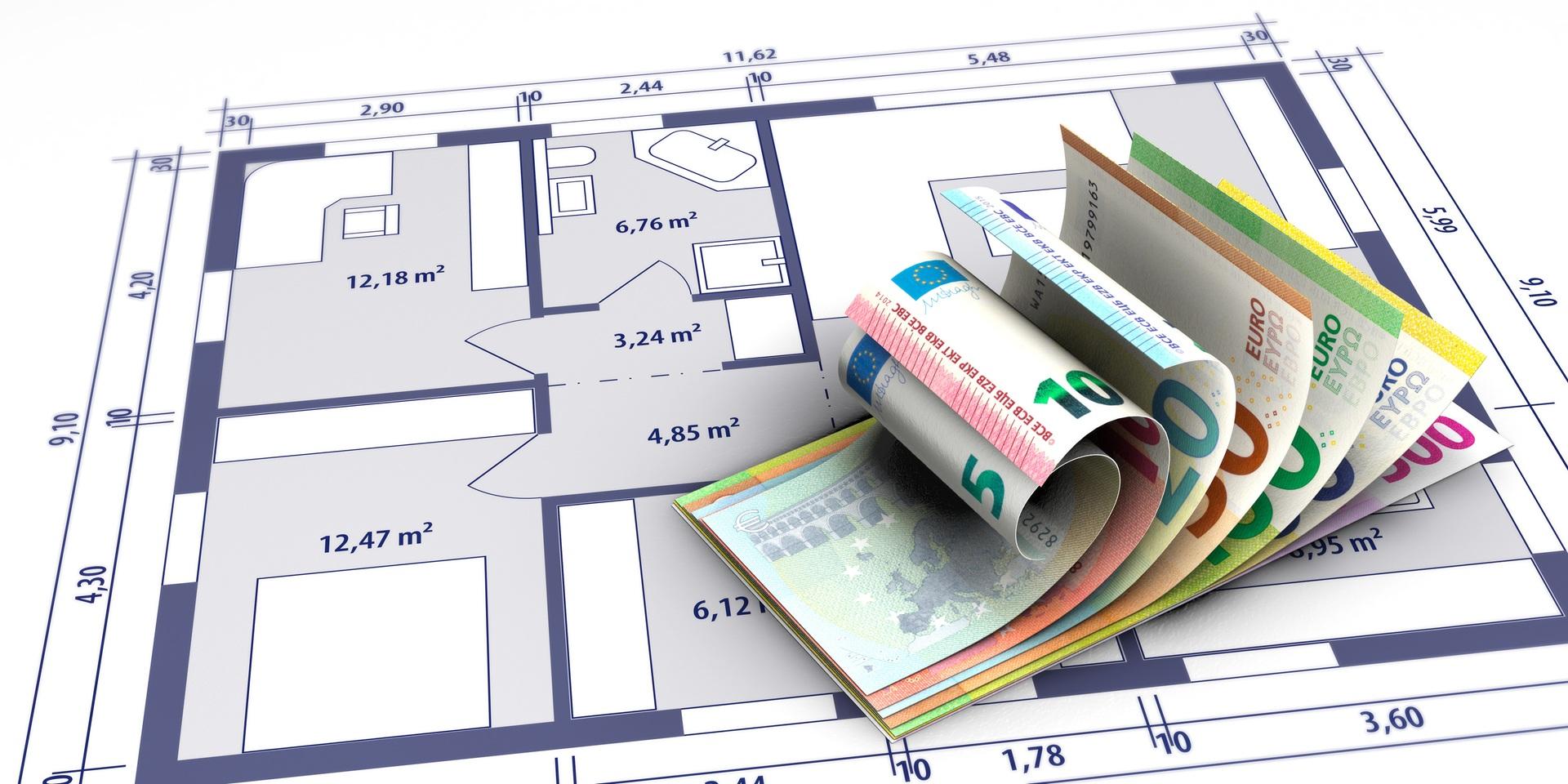 Architekturplan mit Geldscheinen | Photovoltaik Duisburg